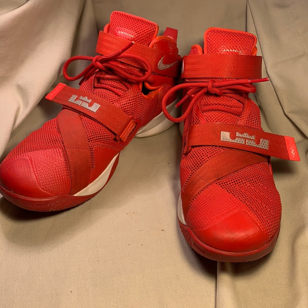 Nike Zoom Lebron James red high sneakers